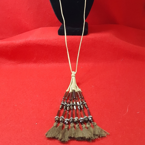 Beaded tassle necklace - Picture 2 of 3